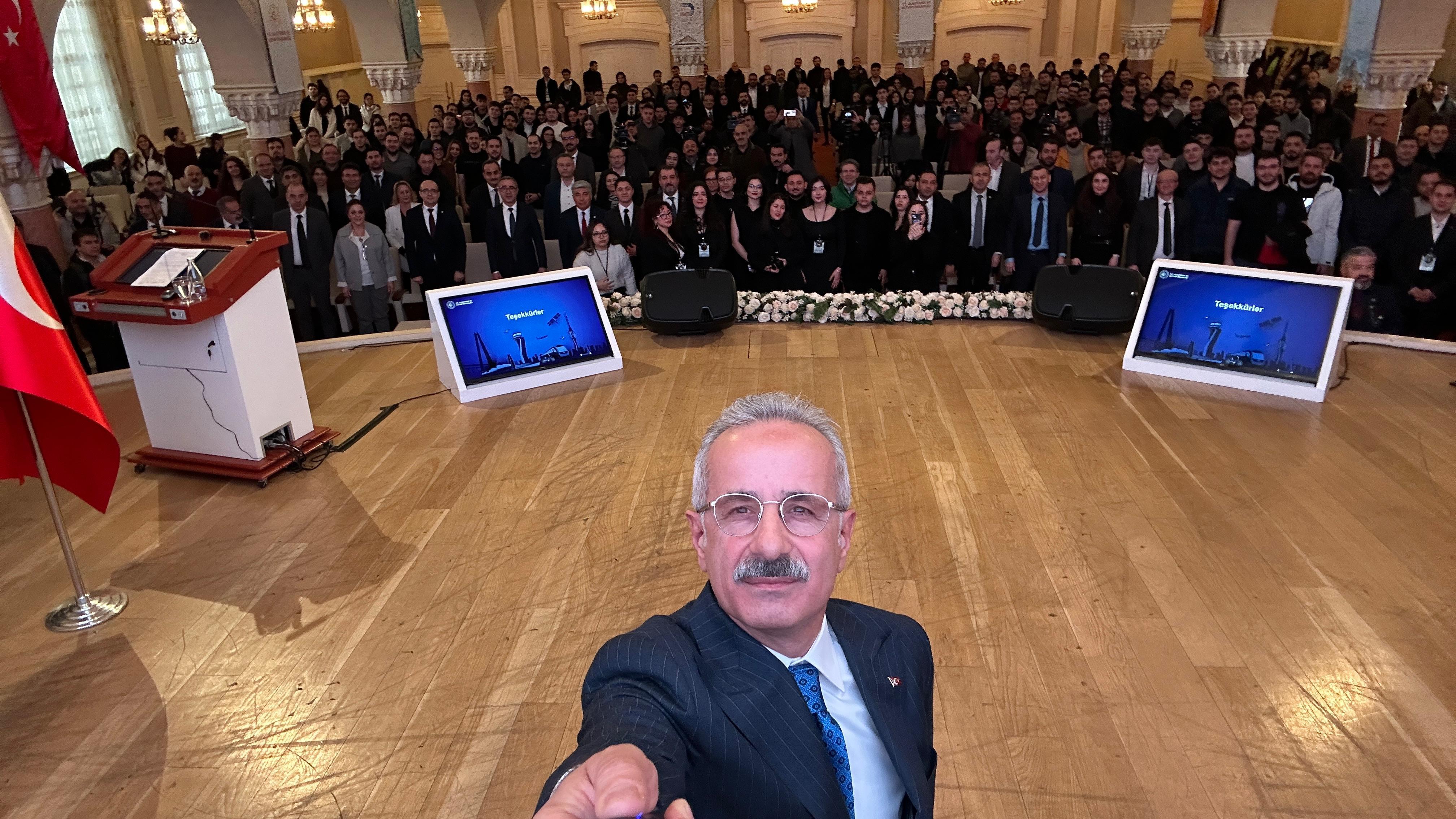 Ulaştırma ve Altyapı Bakanı Uraloğlu, Gençlerle Ulaşım Projelerini Paylaştı